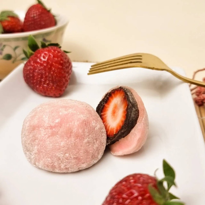 

Daifuku Strawberry Chocolate - Bandung Only