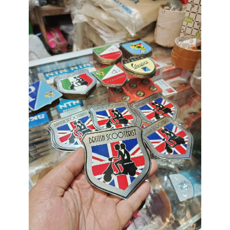 emblem emblim dada layar vespa model scooter british inggris stainles