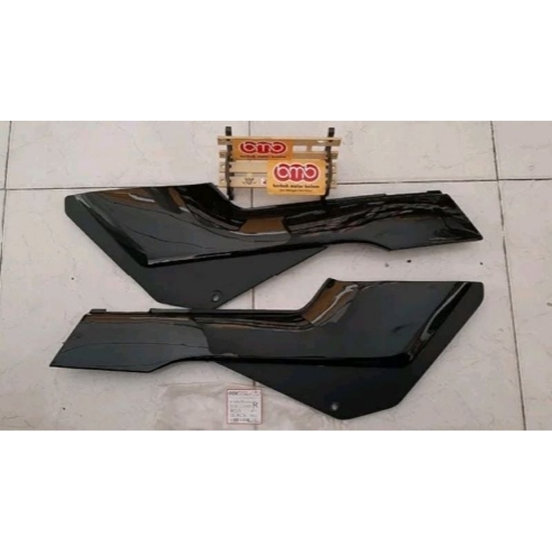 Suzuki RGR TXR 150 sprinter cover body samping hitam