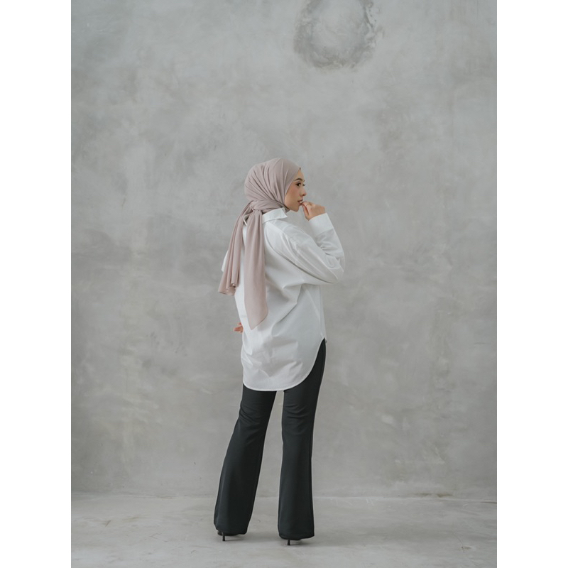 Basic Poplin Shirt by Myomira