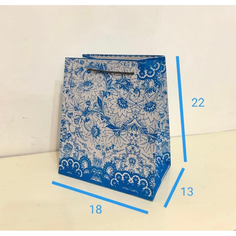 

PAPER BAG r5 Motif Dan Polos murah ukuran PxTxL 18x22x13