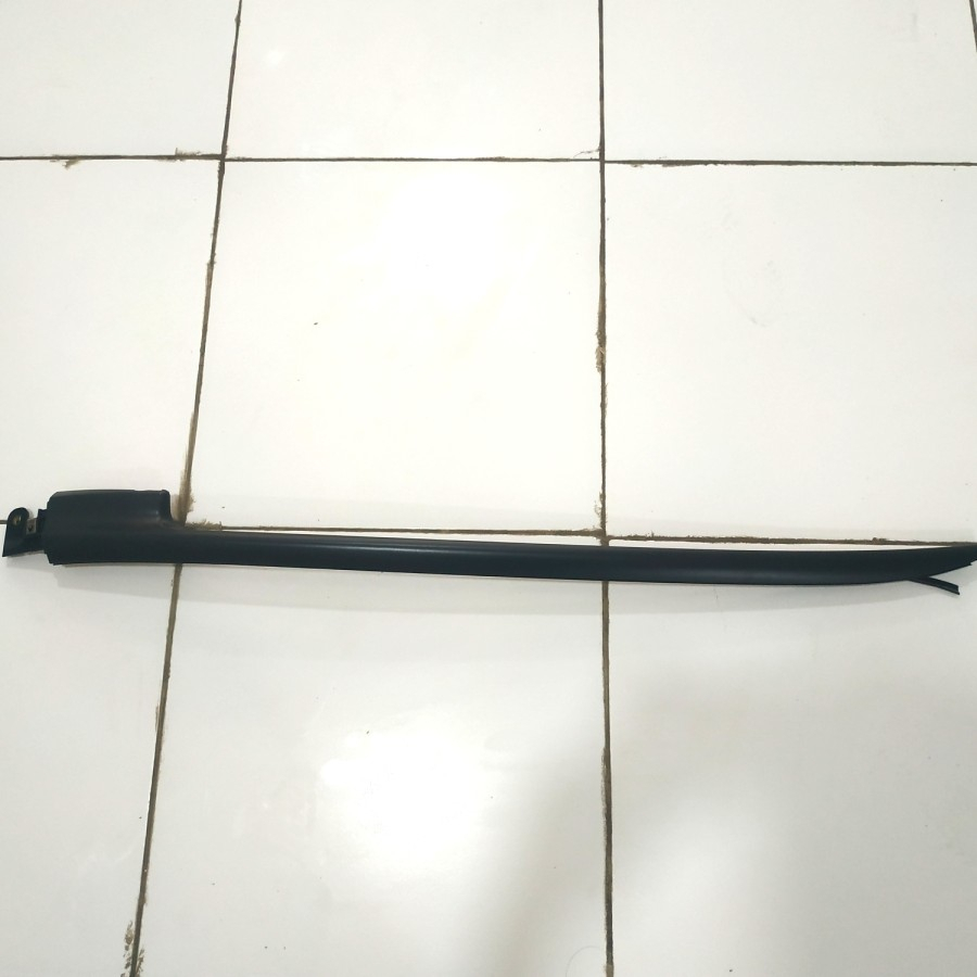 List Moulding Depan KANAN Kaca Besar CRV Gen 2 2002-2006