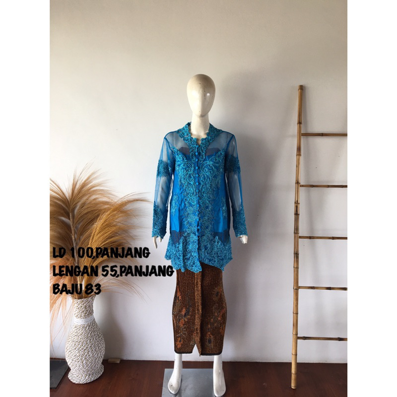 kebaya tunik biru