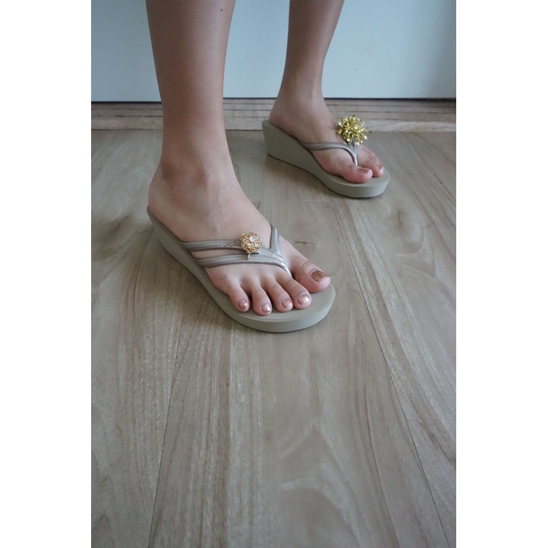 Sandal jepit karet hak 5cm Triana flip wedges by Joline popitz
