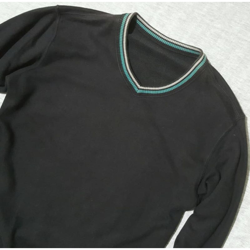 *Crewneck Uniqlo*