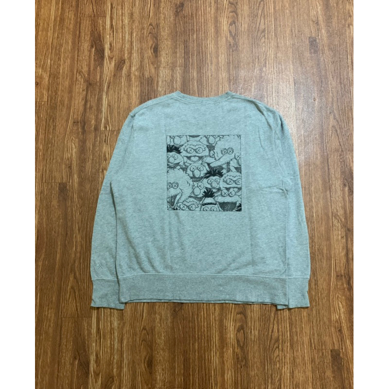 Crewneck Uniqlo x Kaws Sesame street