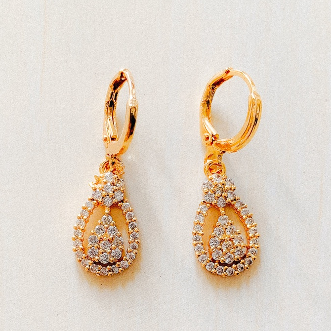 Anting / Giwang Wanita Tetes Bunga Zirconia Gold