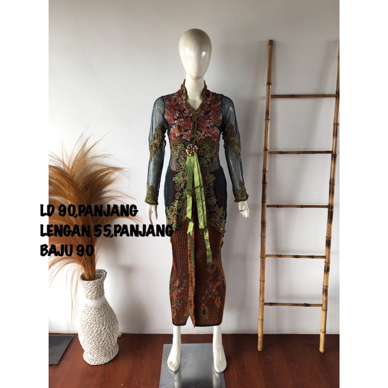 kebaya wisuda hijau botol