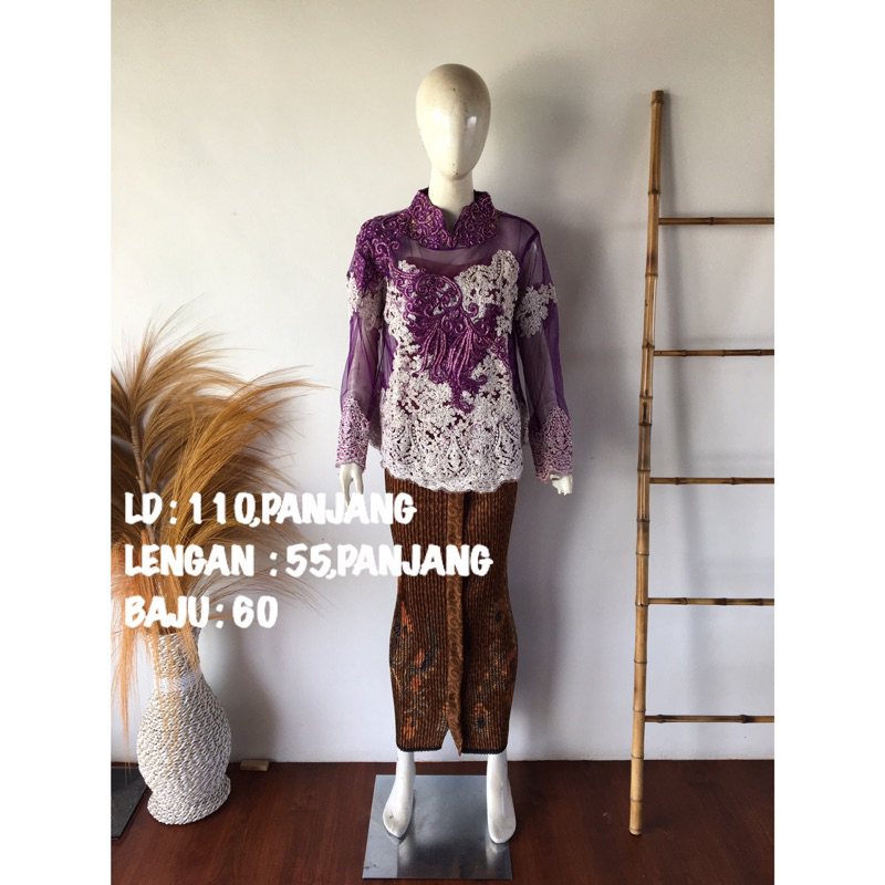 kebaya wisuda ungu payet