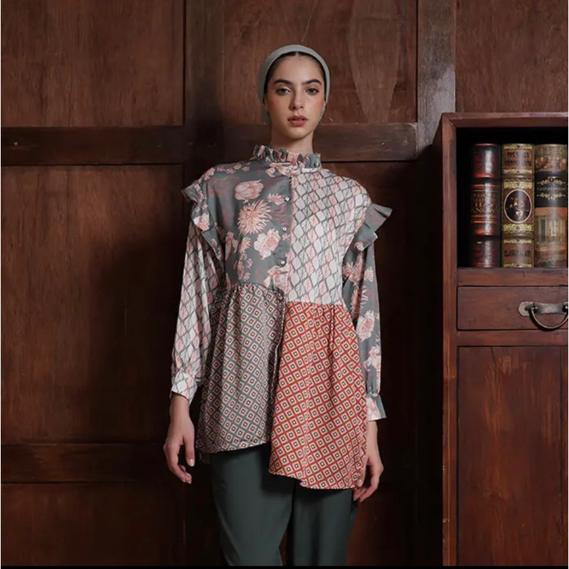 Khalisa Top Green Aleza Label