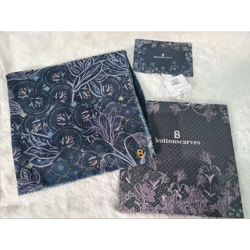 Preloved Buttonscarves Maharani Navy