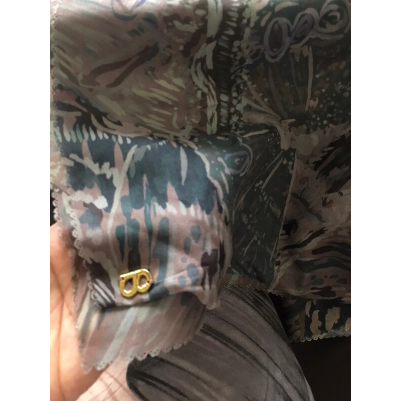 buttonscarves farsha preloved