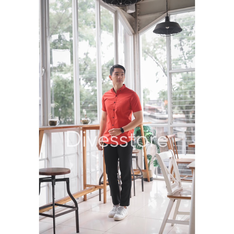 Kemeja pria cowok polos slimfit kasual basic HeM lengan Pendek merah bata