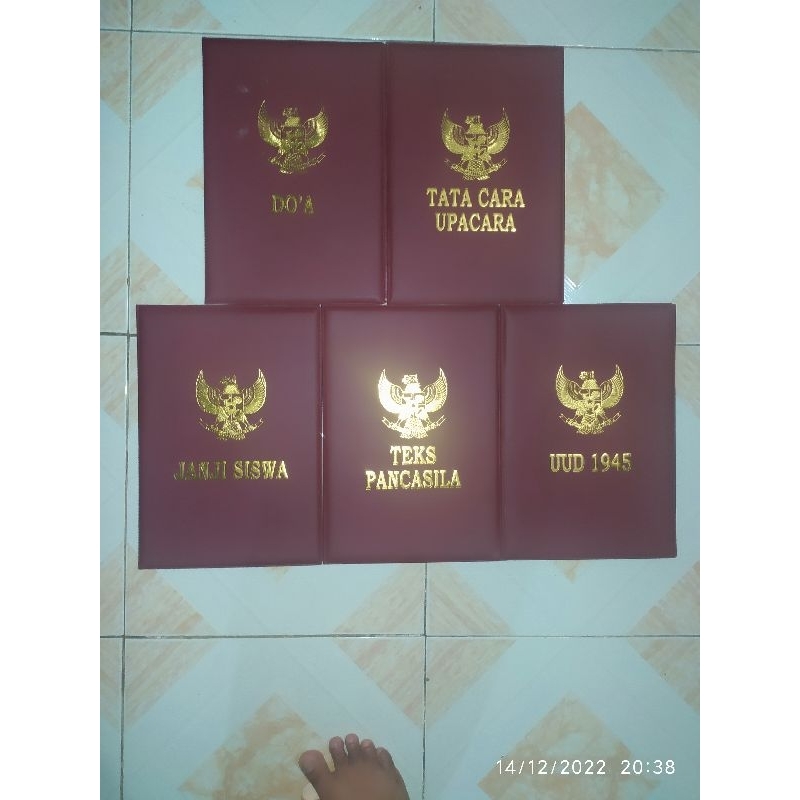 

Promo Grosir/5 Map Upacara Bendera Merah Marun Bahan Kulit Sintetis Sudah Ada Teksnya