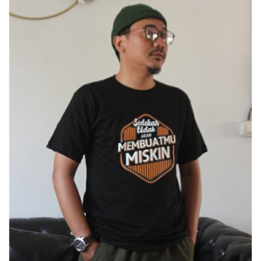 Kaos Dakwah Islami Sedekah Tidak Akan Membuatmu Miskin Bahan Cotton Combed 30s Premium