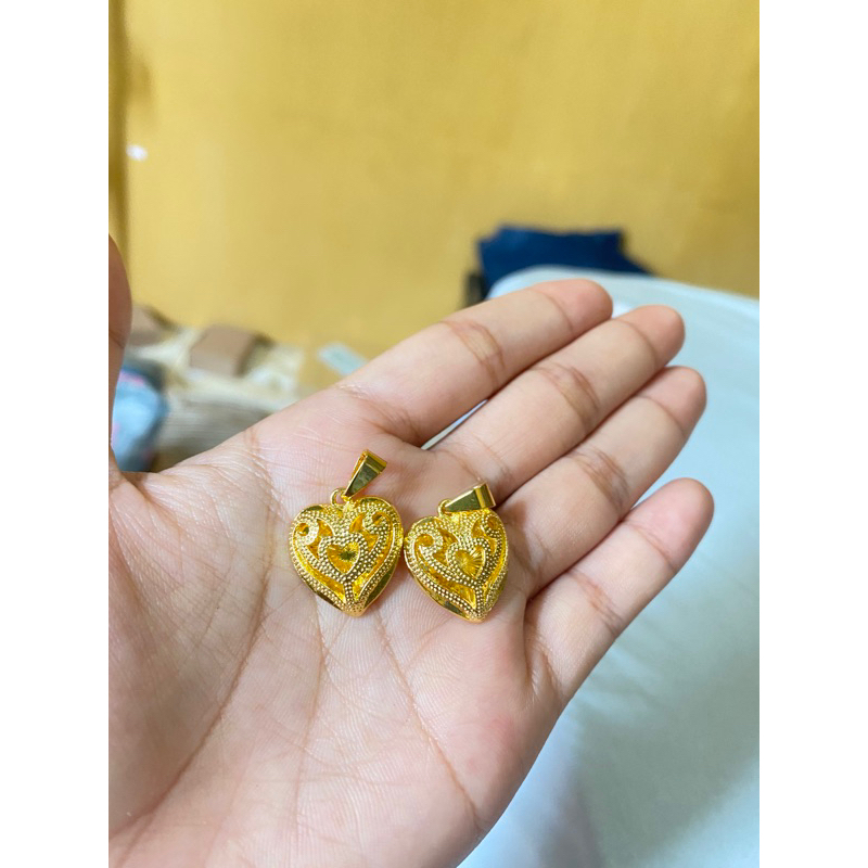 Liontin Love ukir type 1 warna 24 karat