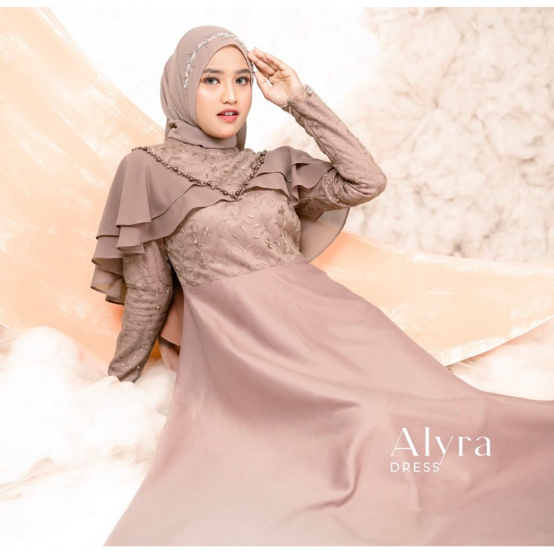 Alyra dress by LYF OFFICIAL