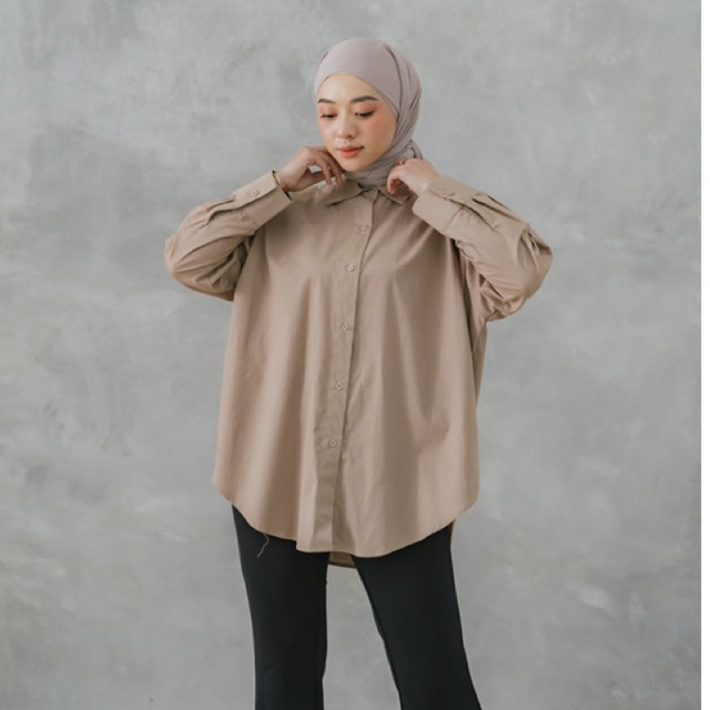 Basic Poplin Shirt by Myomira