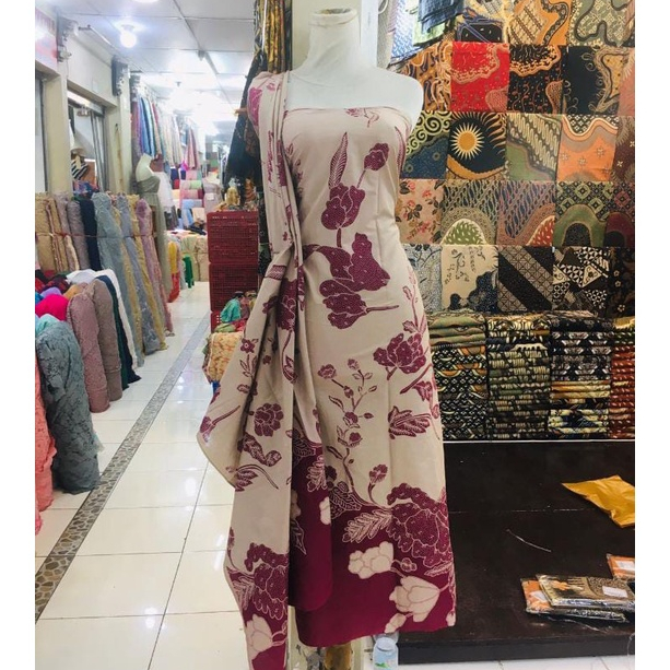 Kain Batik Bahan Katun Premium Motif Kembang Merah /Bahan Baju Batik Solo / Kain Batik Wanita dan Pr