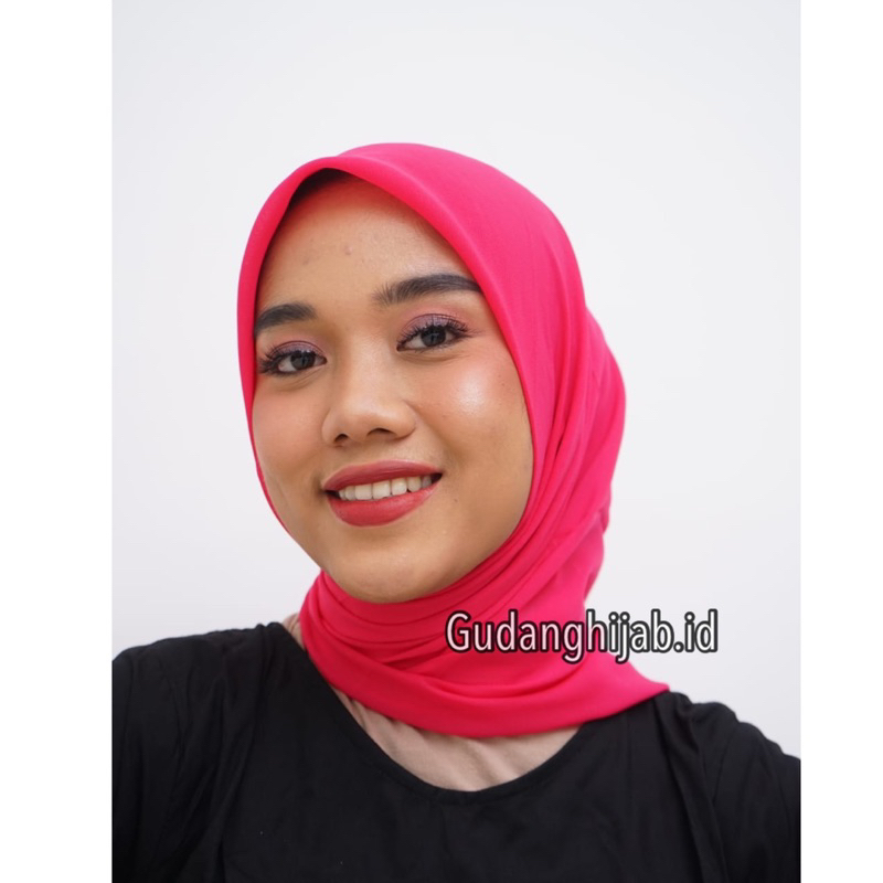 Hijab Segiempat Bella Fushia Bella Pink Fanta Hijab Bella Square Fushia Bella Square Pink Fanta Prem