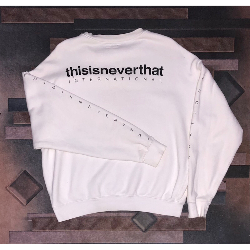 Crewneck THISISNEVERTHAT Putih . Second Branded Original 100%. Thrift/Thrifting/Second.