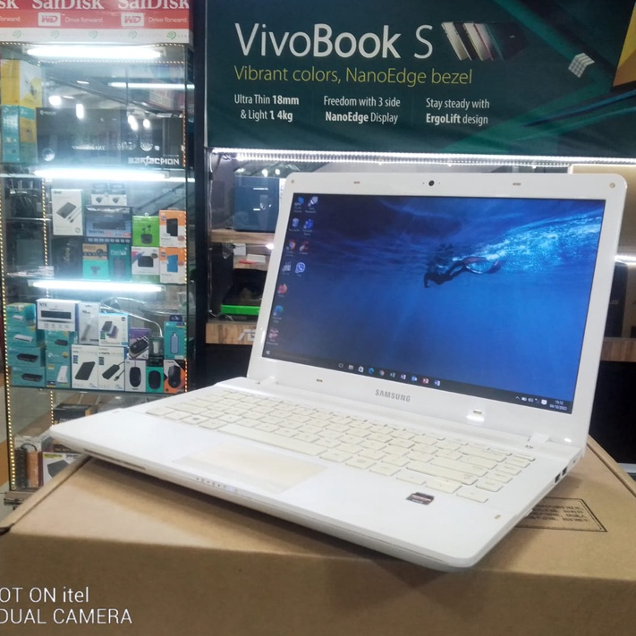 LAPTOP LEPTOP SECOND BEKAS SAMSUNG RAM 4GB 14 INCH MULUS SANGAT DVD ZOOM SIAP FREE TAS DAN MOUS 2 JUTAAN