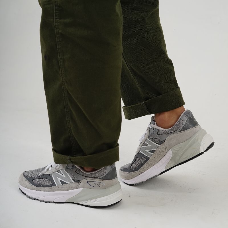 SEPATU SNEAKERS NB 990 V6 GREY