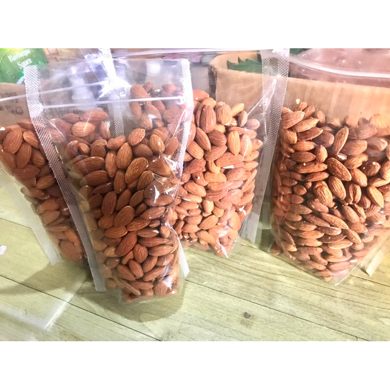 

Kacang Almond