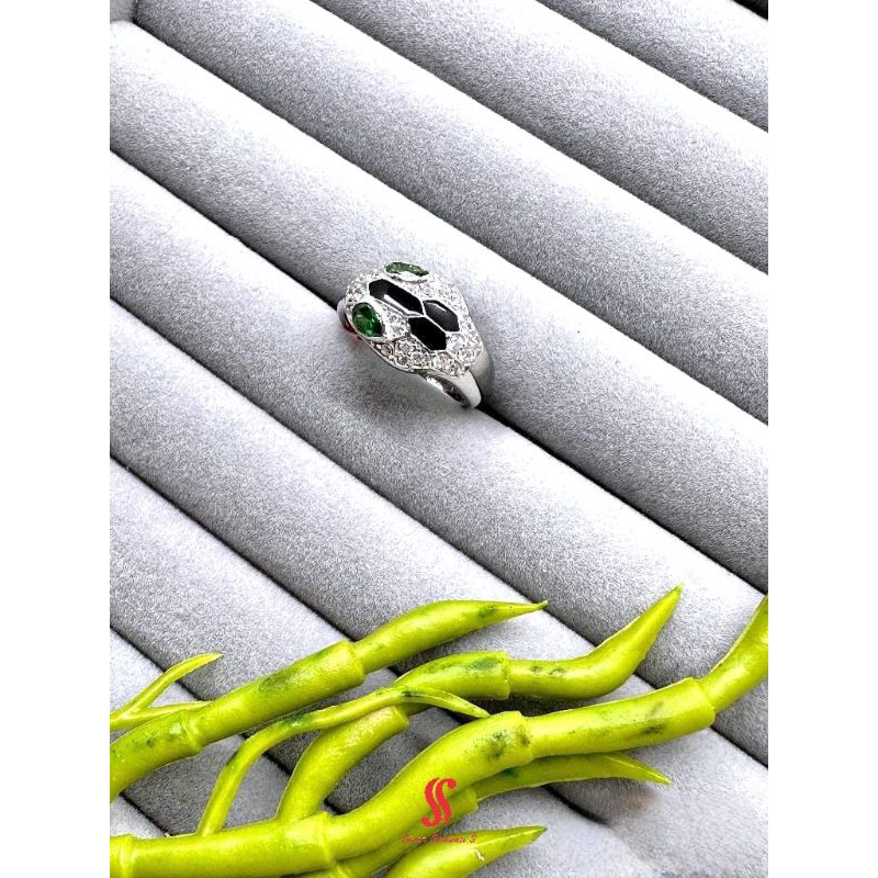 cincin permata hitam