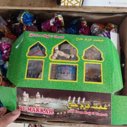 

Paket Oleh Oleh Haji Dan Umroh 5 in 1 ( Kurma, Kacang,cokelat,Tasbih,kismis ,zamzam)