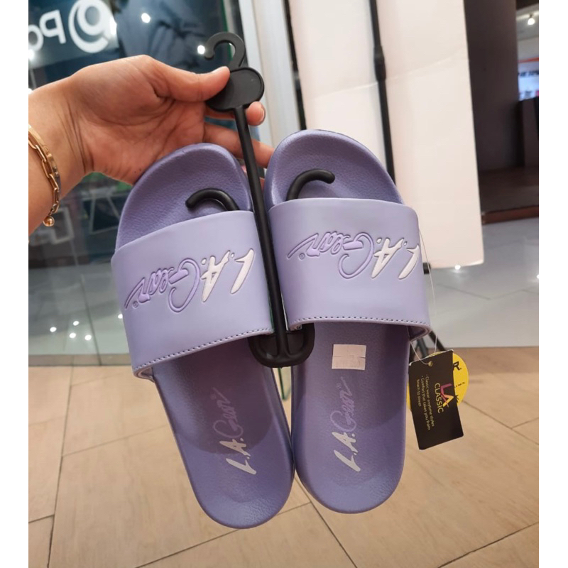 Payless by LA Gear harga normal 329.000