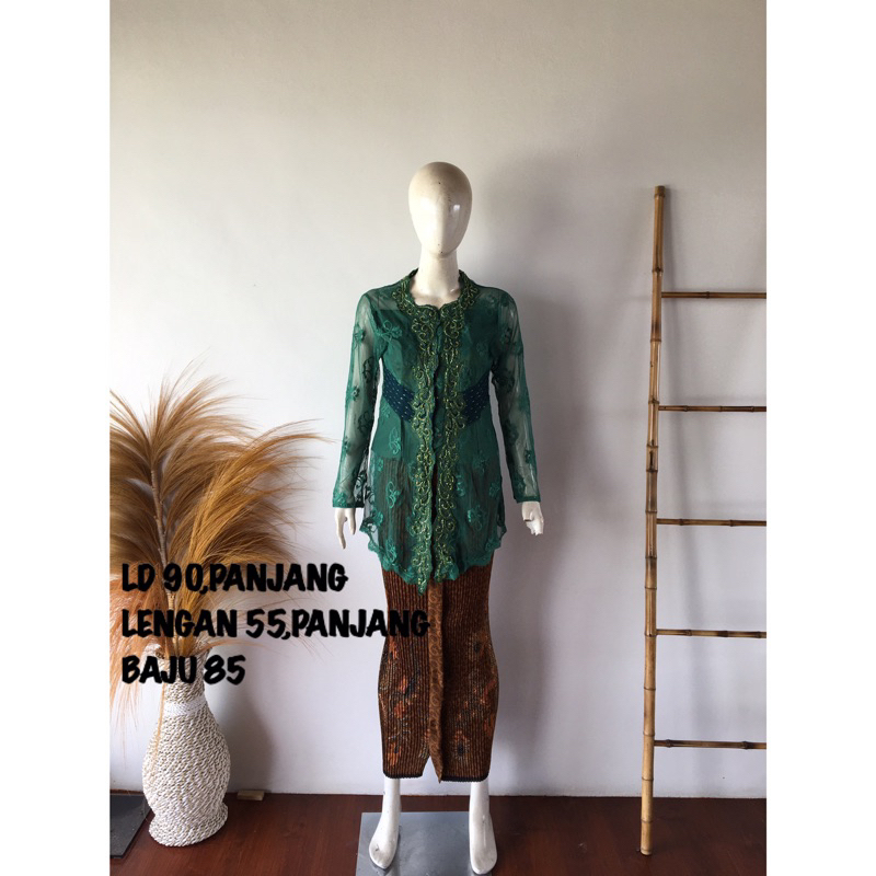 kebaya bahan broklat hijau botol