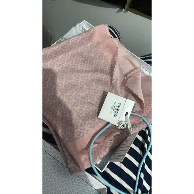 NEW BUTTONSCARVES  TAPIS TEA ROSE