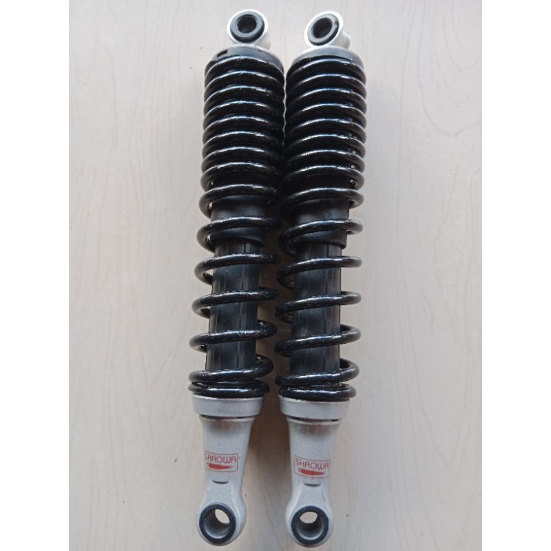 skok shockbreaker belakang Revo absolut