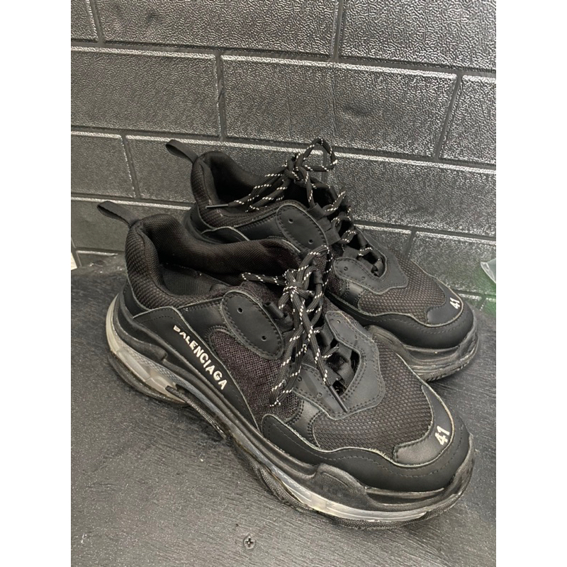 Sepatu second Balenciaga Triple S