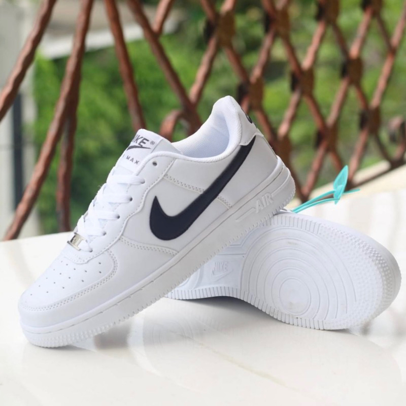 SEPATU PREMIUM MAN &amp; LEDIES SNEAKERS WHITE BLACK PUTIH HITAM SEPATU SNEKAERS PRIA DAN WANITA SEPATU ANTI SLIP ANTI LICIN KUALITAS TERBAIK TERLARIS DAN TERBARU SEPATU PENDEK SEPATU SANTAI SEPATU KAPEL BUAT CEWEK COWOK SEPATU KASUAL SEPATU PENDEK SNEAKERS