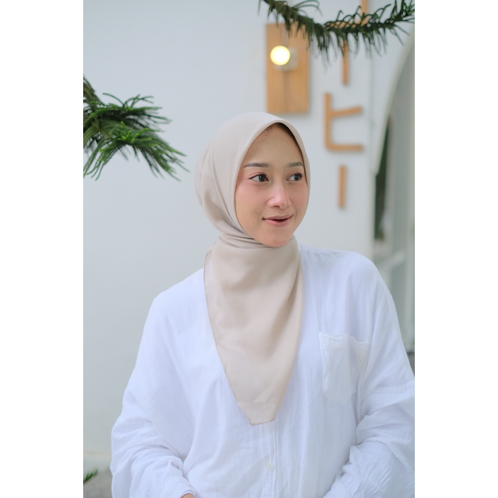 ALISHA SCARF (VOAL PARIS PREMIUM) / HIJAB BY ZUTHE / SEGIEMPAT / SQUARE PARIS PREMIUM / PARIS PREMIU