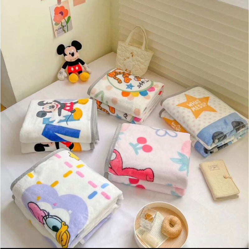 SELIMUT BULU HALUS SELIMUT KARAKTER ANAK Lembut Motif  Kartun Lucu PREMIUM HIGH QUALITY/Selimut Disney Selimut Anak Selimut Tidur Bulu Halus 120x150/Selimut Bulu Lembut Selimut Kartun Selimut Gaya Bayi/Selimut disney untuk kado mickey pooh blanket