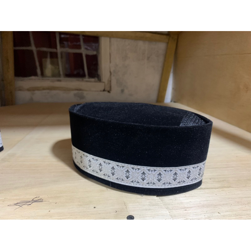 PECI HITAM LIS/SONGKOK HITAM NASIONAL B14