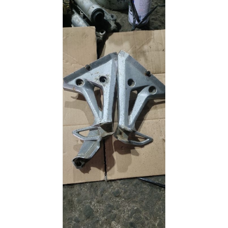 postep / pijakan kaki belakang Honda Blade new