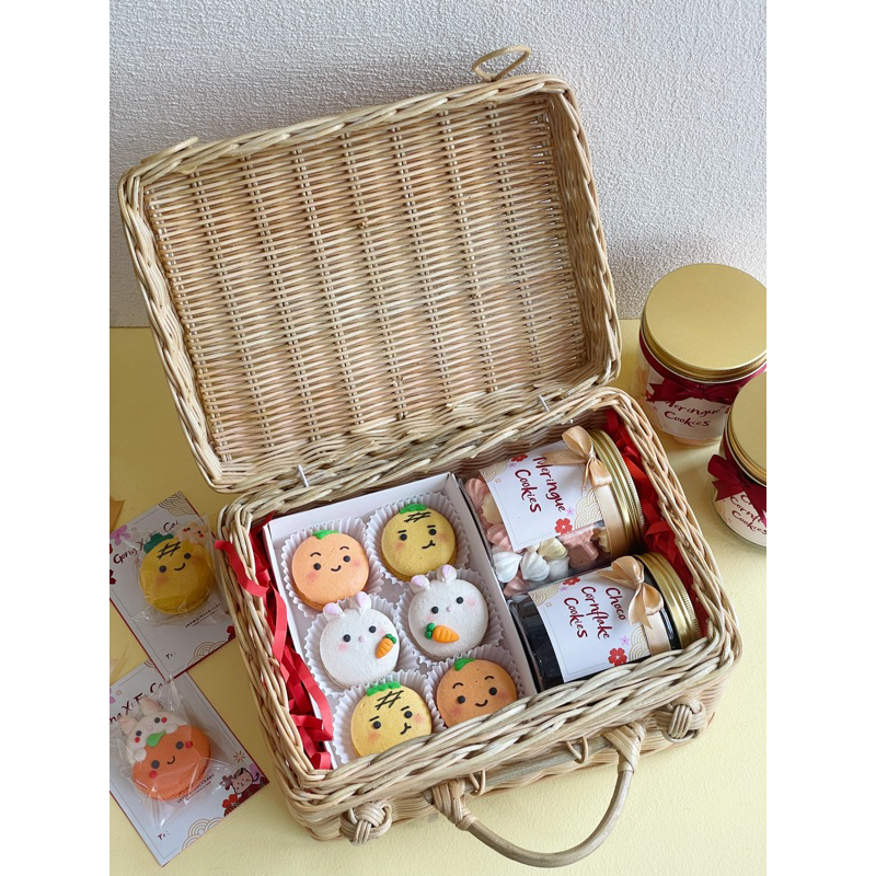 

Hampers Imlek Macarons