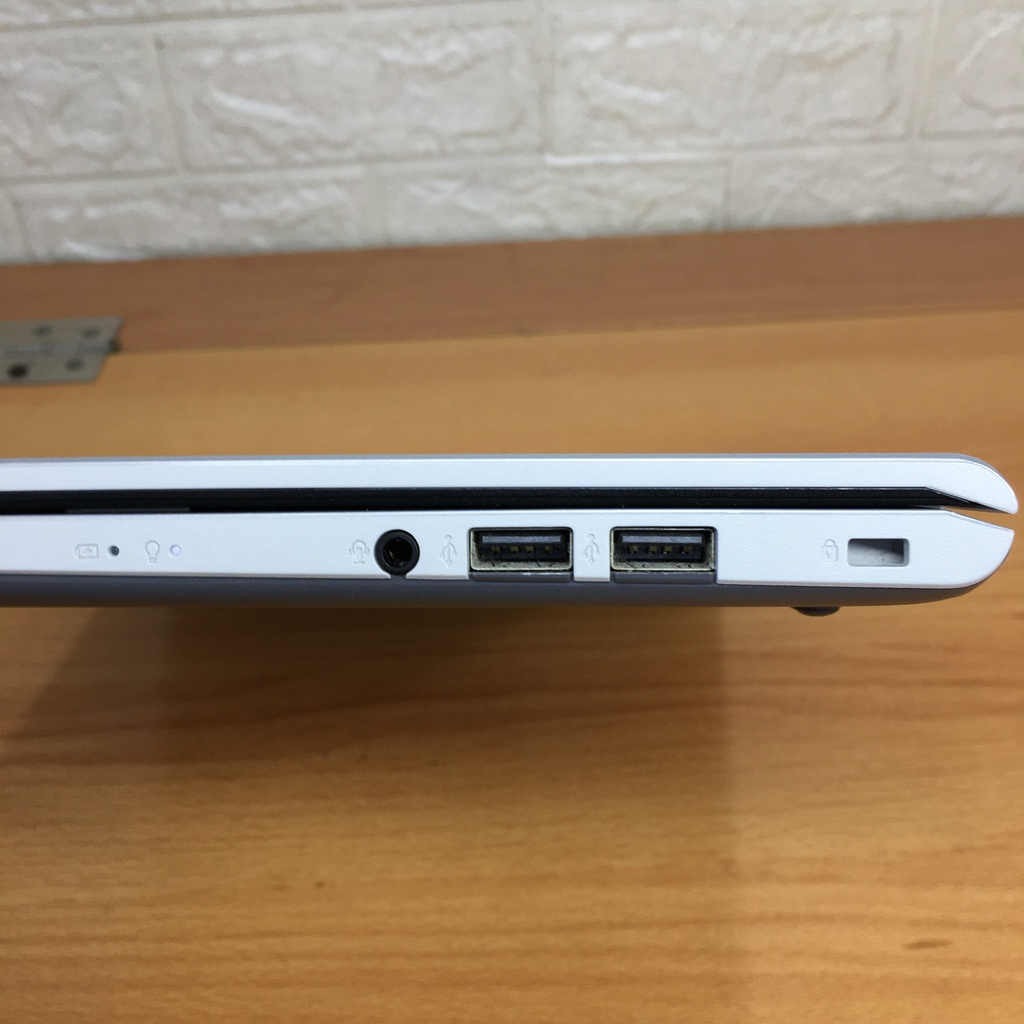 Asus VivoBook A416 Core i5-1035G1 8GB SSD 512GB VGA 2GB