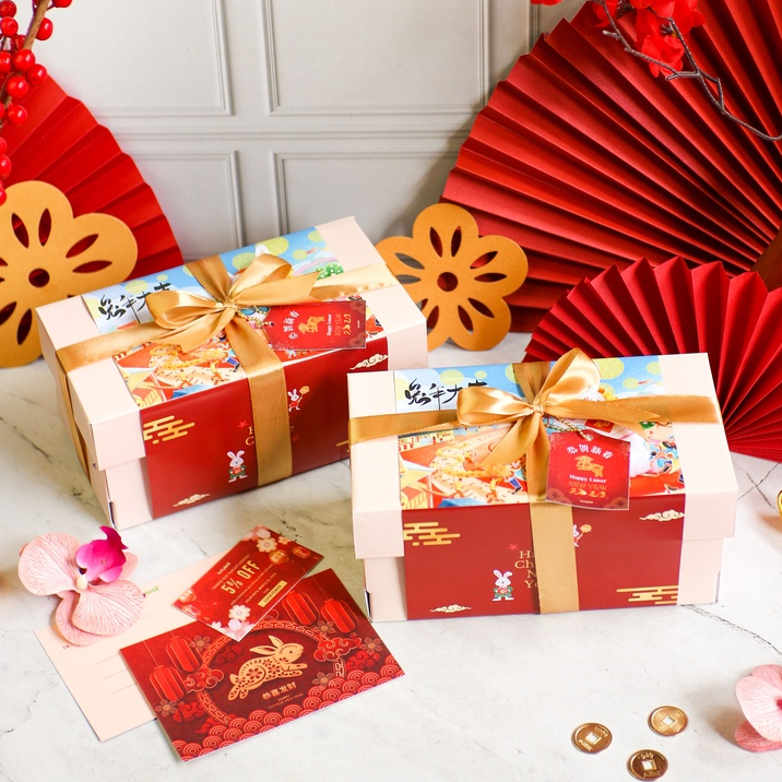 Hampers Imlek / CNY Hampers / Parcel Imlek - Semi Hardbox - Oatmeal Cookies + Red Velvet Cookies + Kacang Mede + Miniatur Naga + FREE KARTU + PITA + VOUCHER + BUBBLE WRAP | LUCKYBITE