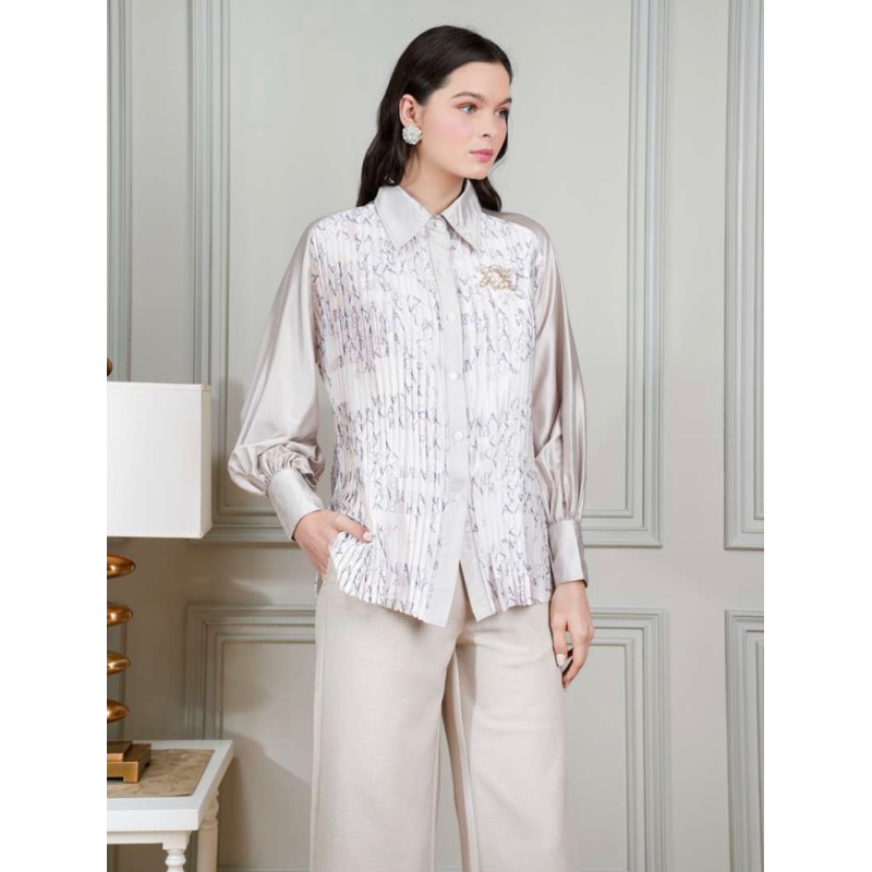 Lexica Shirt Wearing Klamby & Jazlyn Pisthacio Intalicious