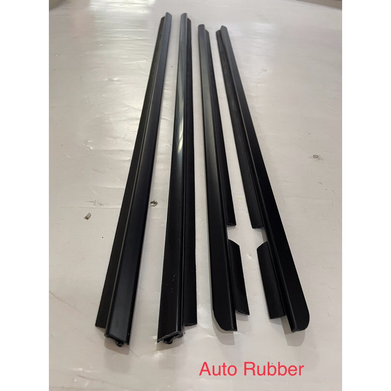 Karet Pelipit List Kaca Pintu Luar Daihatsu Sirion 2007 - 2011