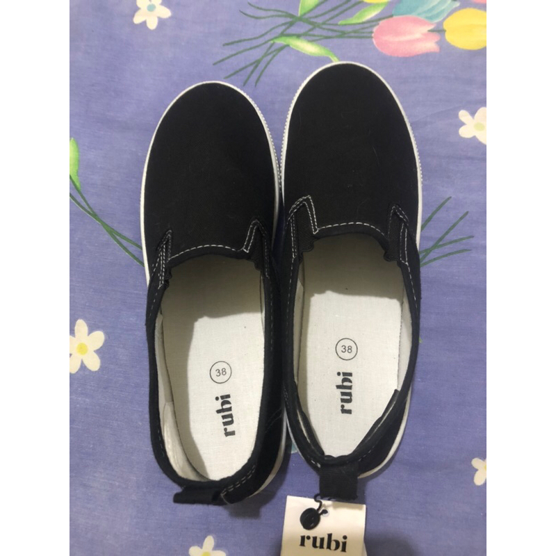 SEPATU SLIP ON RUBI NEW (free kaos kaki)