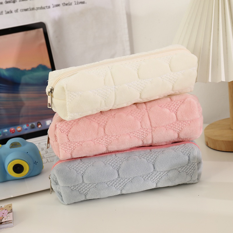 

TEMPAT PENSIL BULU MOTIF AWAN TEPAK ESTETIK PUTIH PINK BIRU