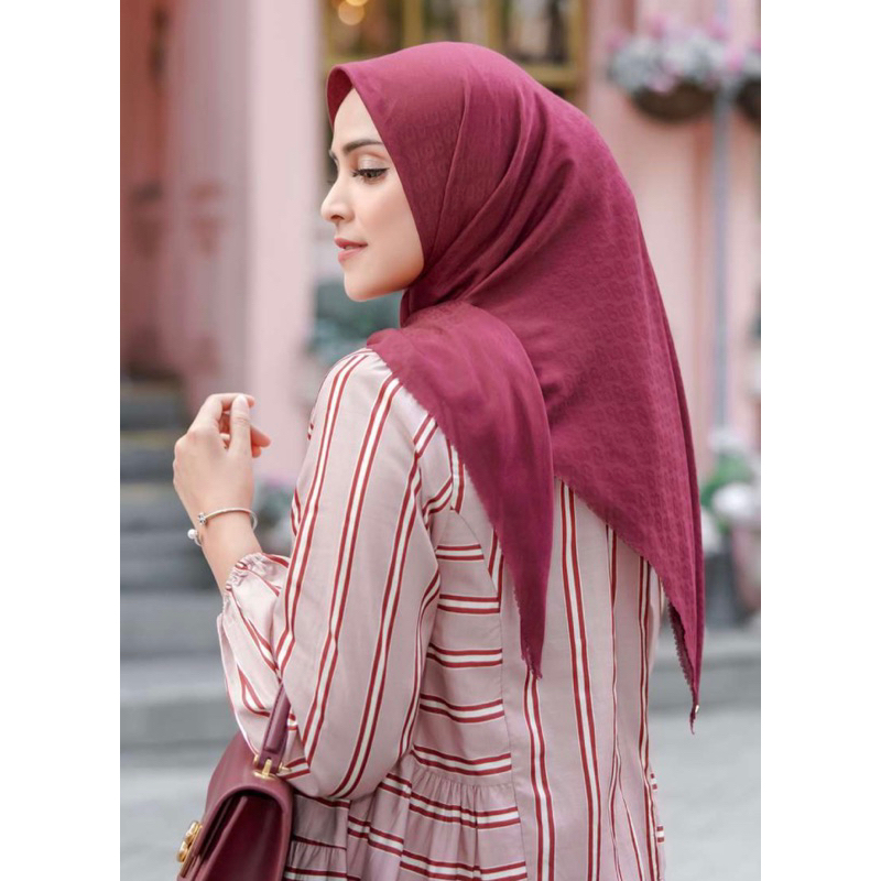 Everyday Tapis Embossed Rubby