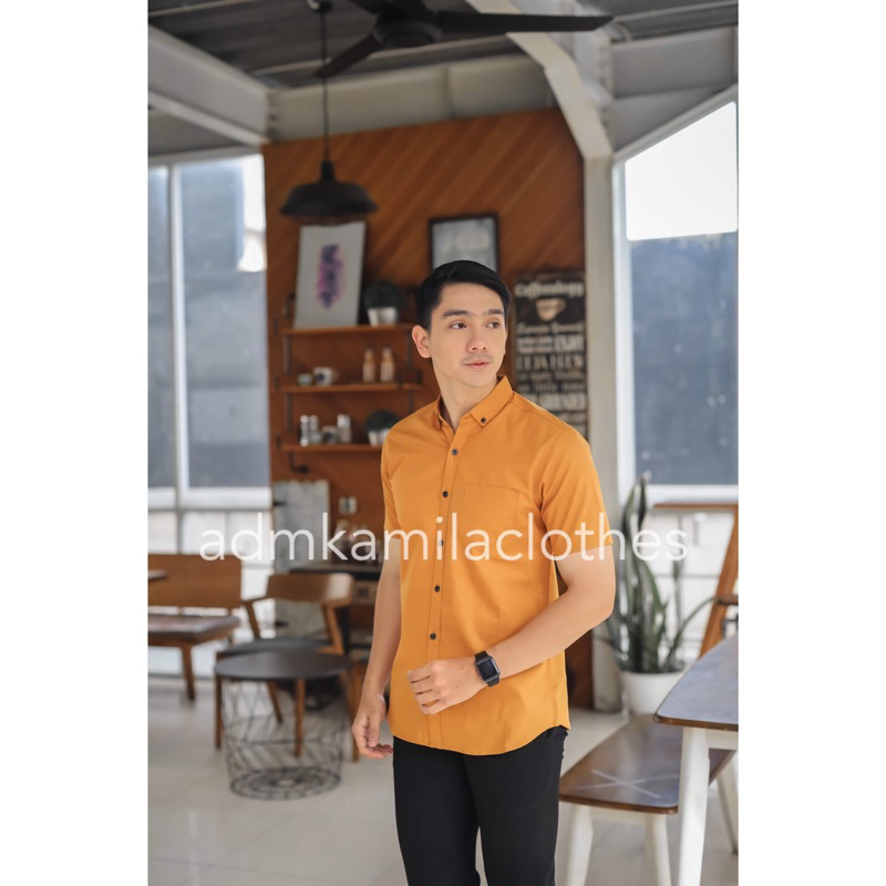 Kemeja pria cowok polos slimfit kasual basic HeM lengan pendek mustard