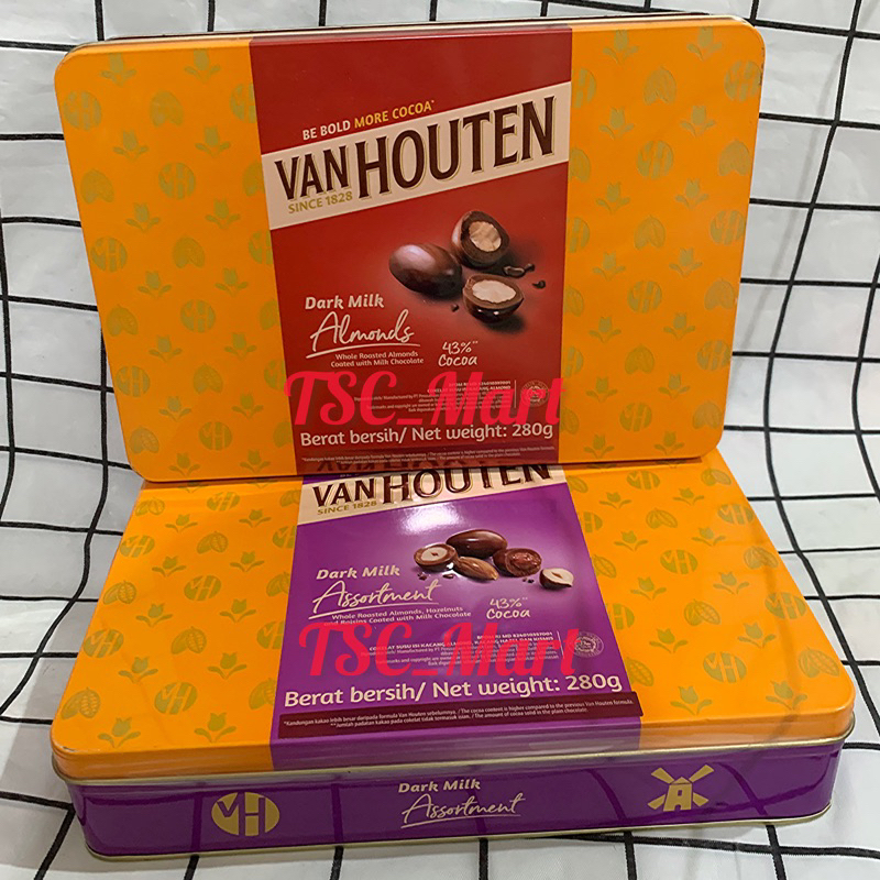 

Cokelat Van Houten Box 280gr kemasan kaleng / Chocolate / Coklat / Cokelat / Van Houten / Vanhouten / Box / Assortment / Dragees 280gr / Almond / Kacang / Tin / Dark / Milk / Hitam / susu / cocoa / Dragees / kemasan / kaleng